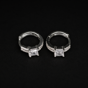 ARGOLA EM PRATA COM ZIRCÔNIA